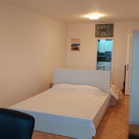 Room With Private Toilet And Balcony In City Center In Shared Apartment Split Exteriör bild
