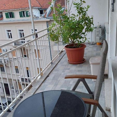 Room With Private Toilet And Balcony In City Center In Shared Apartment Split Exteriör bild