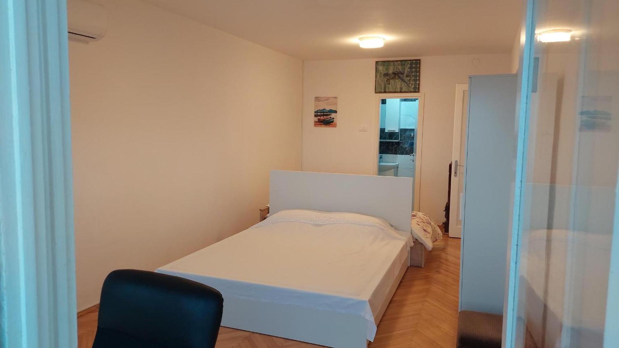 Room With Private Toilet And Balcony In City Center In Shared Apartment Split Exteriör bild