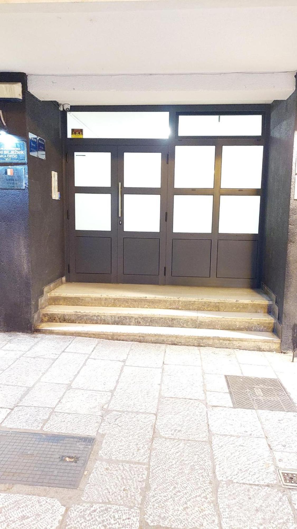 Room With Private Toilet And Balcony In City Center In Shared Apartment Split Exteriör bild
