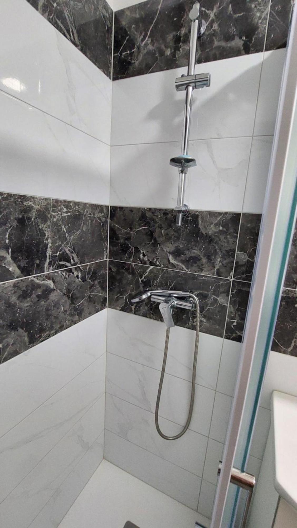 Room With Private Toilet And Balcony In City Center In Shared Apartment Split Exteriör bild