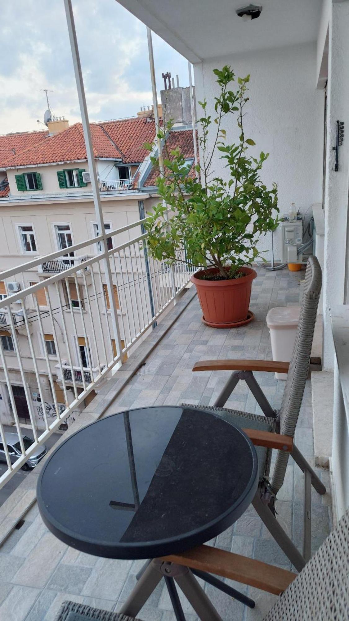 Room With Private Toilet And Balcony In City Center In Shared Apartment Split Exteriör bild